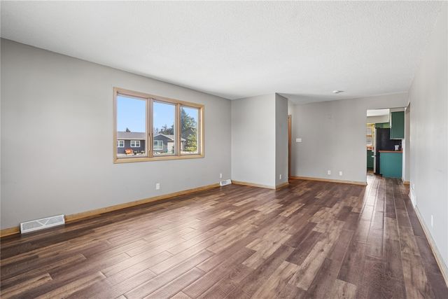 2750 Evelyn Dr SW, Cedar Rapids, IA 52404