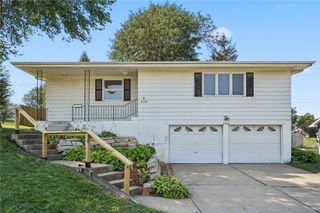 2750 Evelyn Dr SW, Cedar Rapids, IA 52404
