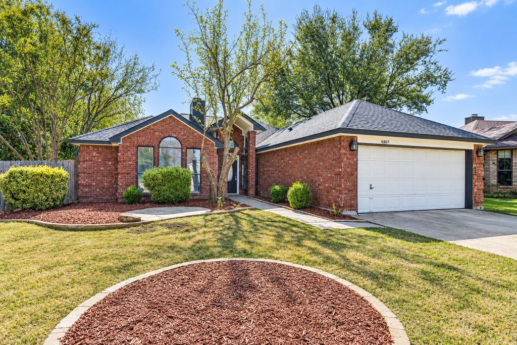 6807 Keeler Drive, Arlington, TX 76001 — exterior