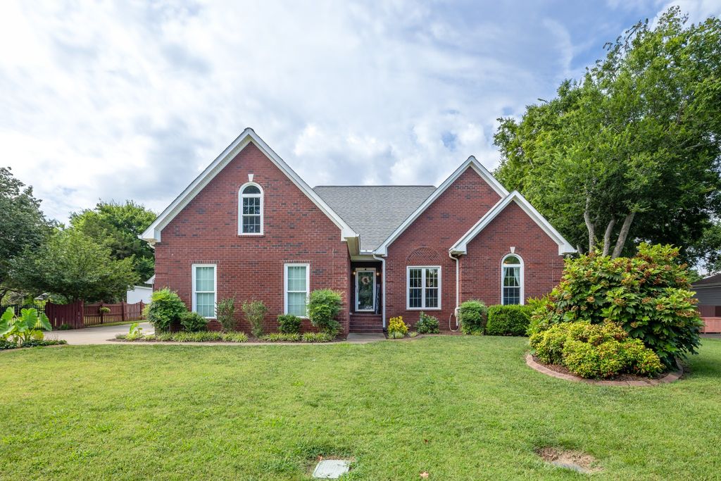 835 Banner Dr, Murfreesboro, TN 37129