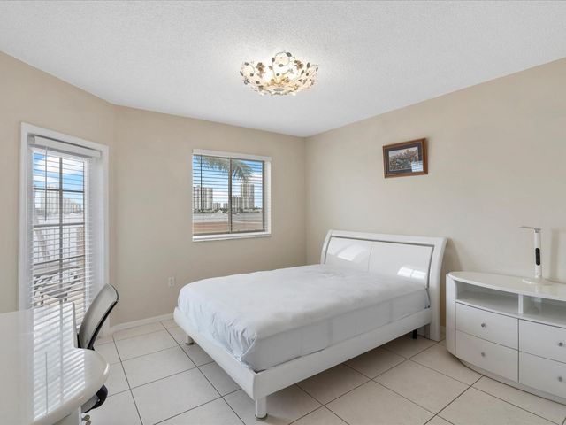 18260 N Bay Road 304, Sunny Isles Beach, FL 33160