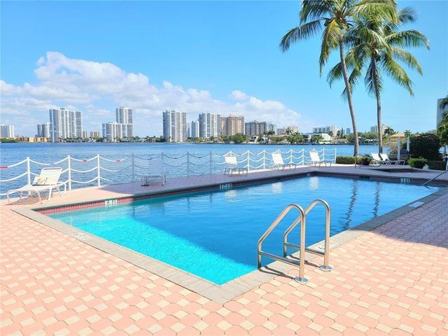 18260 N Bay Road 304, Sunny Isles Beach, FL 33160