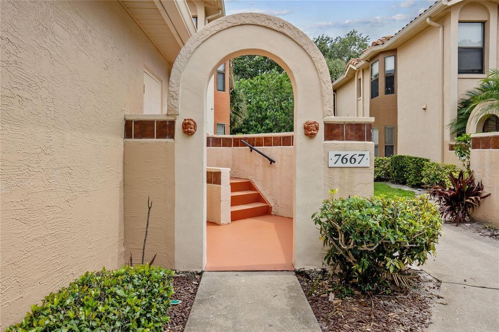 Image 2 of property listing at 7667 SUGAR BEND DRIVE 7667, Orlando, FL 32819