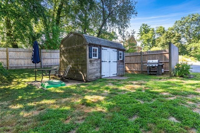 10 Briscoe Rd, Groveland, MA 01834