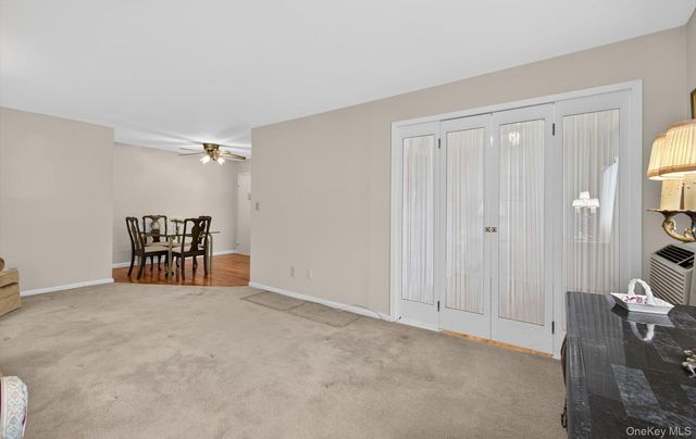 1 Toms Point Lane 3C, Port Washington, NY 11050