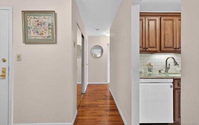 1 Toms Point Lane 3C, Port Washington, NY 11050