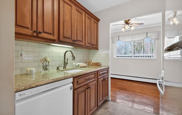 1 Toms Point Lane 3C, Port Washington, NY 11050