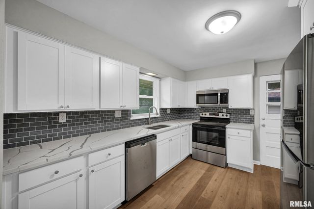 1407 W SUNNYVIEW Drive, Peoria, IL 61614