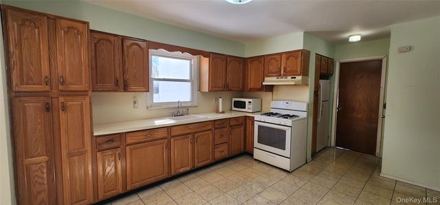 250 Overton Street, Deer Park, NY 11729