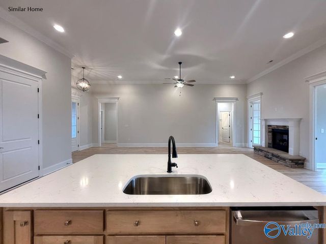 Edmonton - B Avondale Drive, Athens, AL 35613