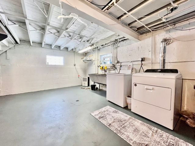 10223 S Spaulding Avenue, Evergreen Park, IL 60805