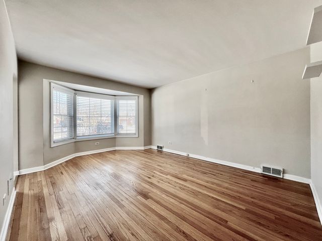 10223 S Spaulding Avenue, Evergreen Park, IL 60805