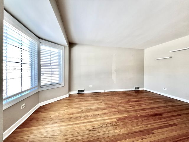 10223 S Spaulding Avenue, Evergreen Park, IL 60805