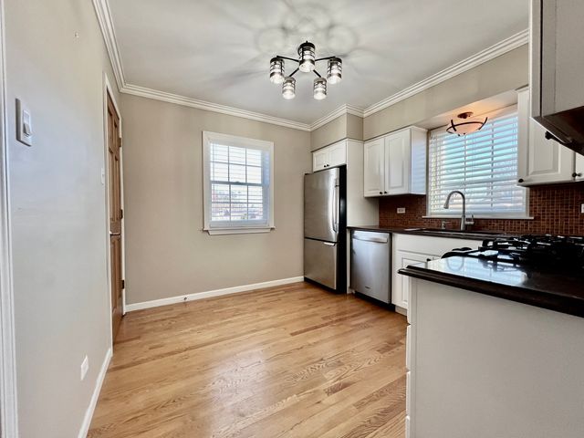 10223 S Spaulding Avenue, Evergreen Park, IL 60805