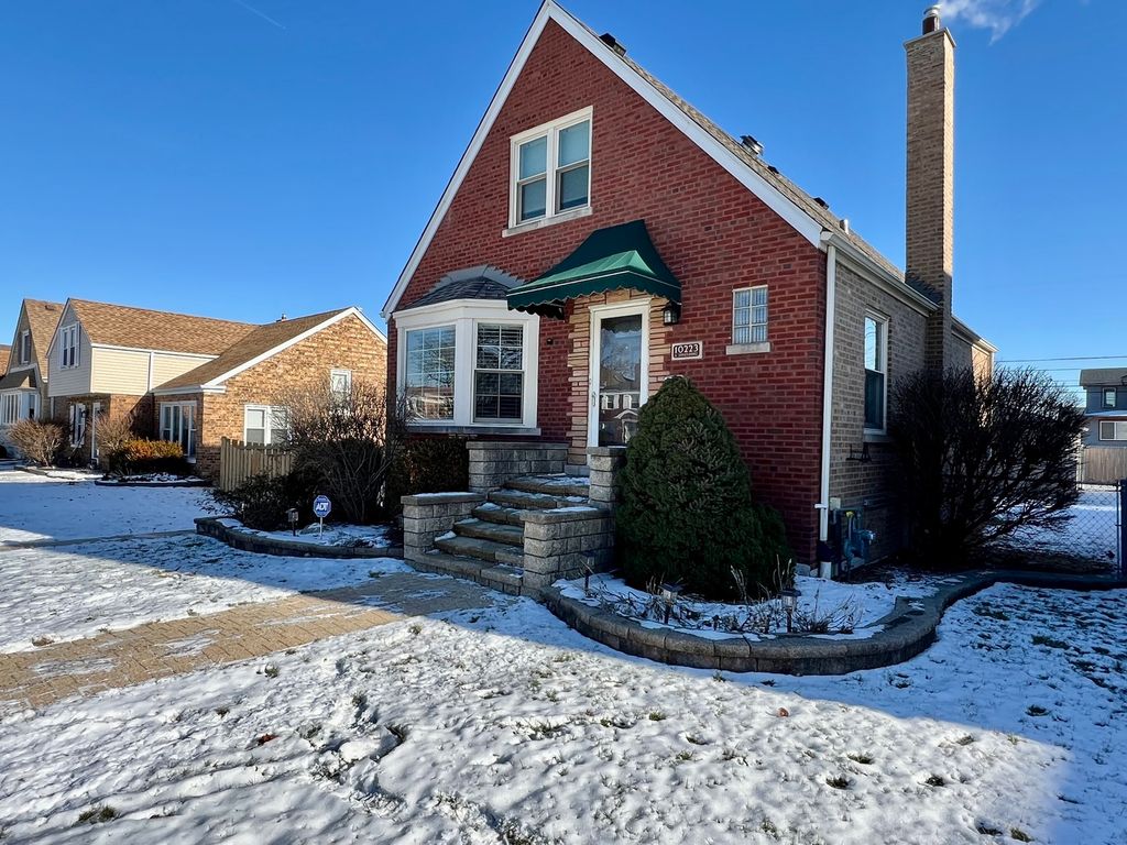 10223 S Spaulding Avenue, Evergreen Park, IL 60805