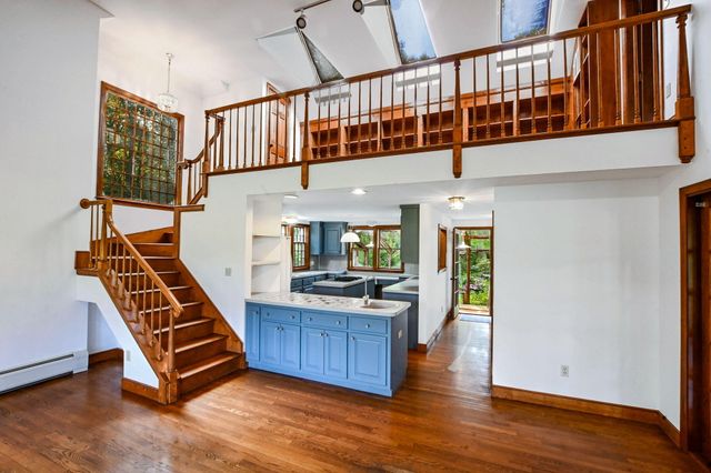72 Loop Road, Falmouth, MA 02540