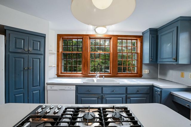 72 Loop Road, Falmouth, MA 02540