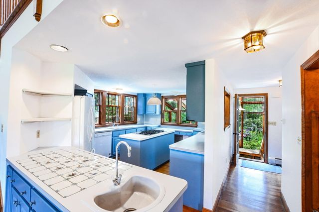 72 Loop Road, Falmouth, MA 02540