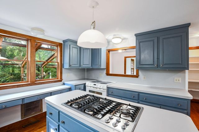 72 Loop Road, Falmouth, MA 02540
