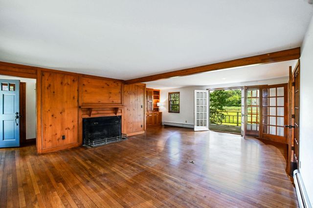 72 Loop Road, Falmouth, MA 02540