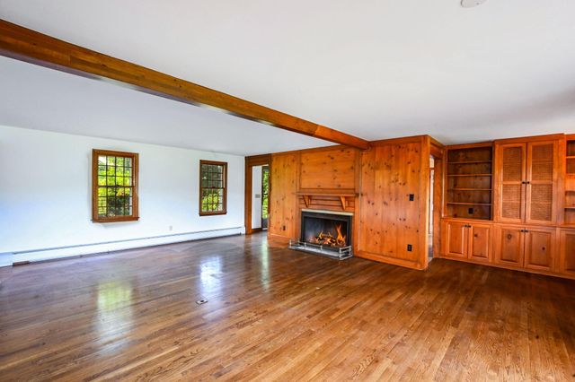 72 Loop Road, Falmouth, MA 02540