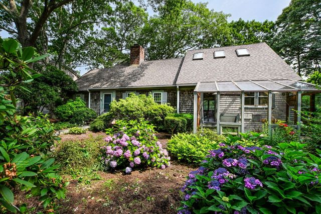 72 Loop Road, Falmouth, MA 02540