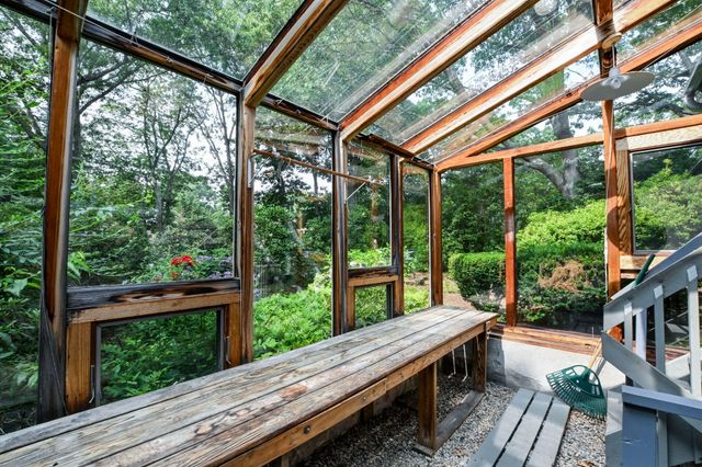 72 Loop Road, Falmouth, MA 02540