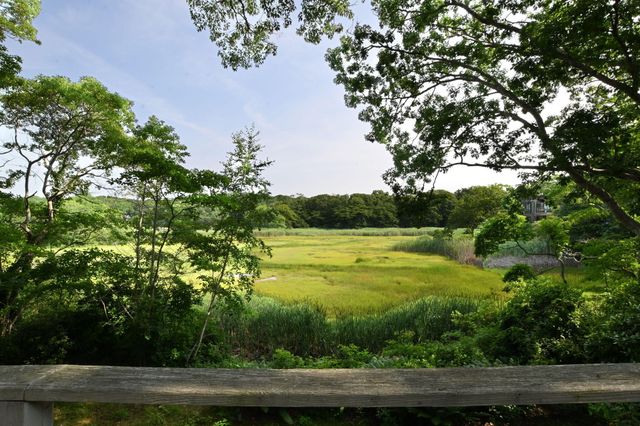 72 Loop Road, Falmouth, MA 02540