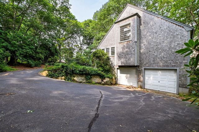 72 Loop Road, Falmouth, MA 02540