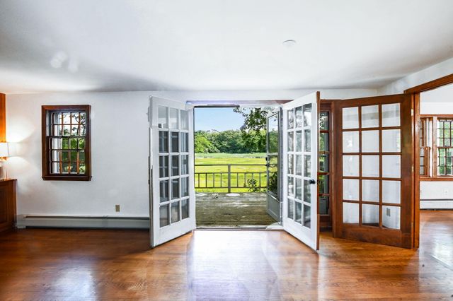 72 Loop Road, Falmouth, MA 02540