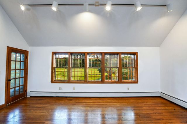 72 Loop Road, Falmouth, MA 02540
