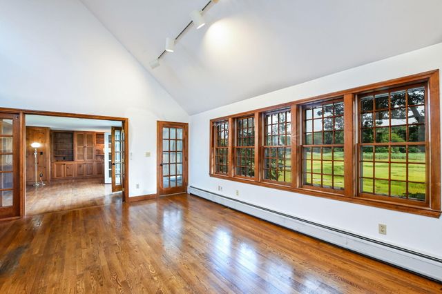 72 Loop Road, Falmouth, MA 02540