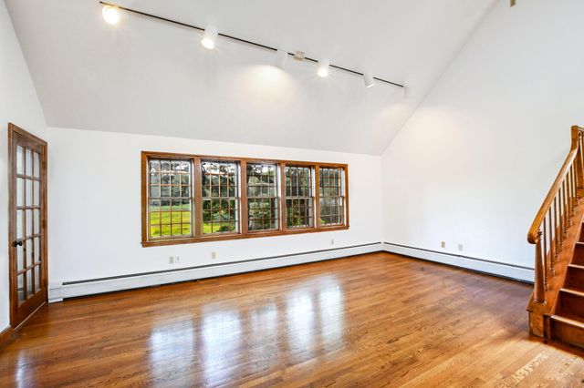 72 Loop Road, Falmouth, MA 02540