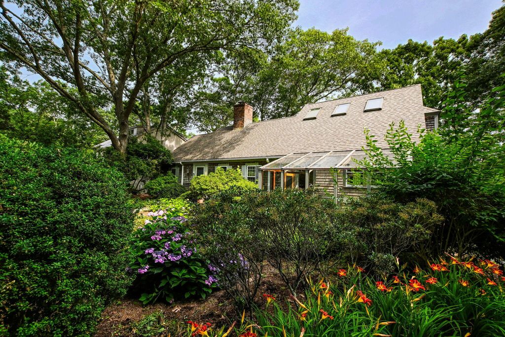72 Loop Road, Falmouth, MA 02540