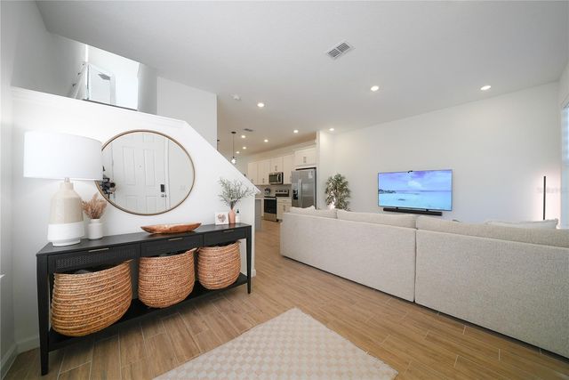 613 DOGFISH LANE, Debary, FL 32713