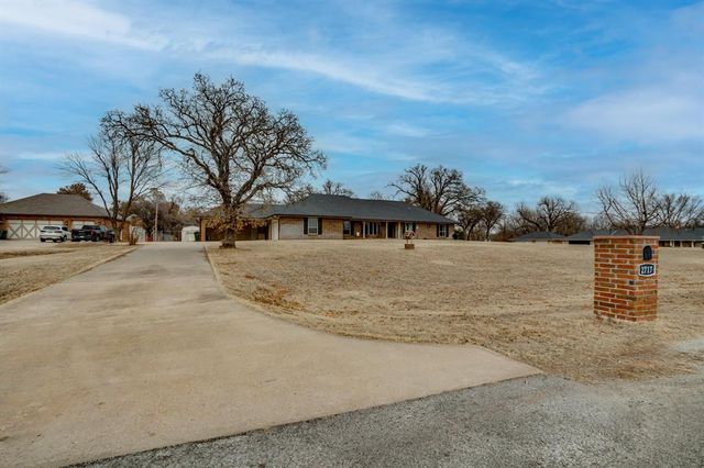 2717 Charleston Road, Edmond, OK 73025