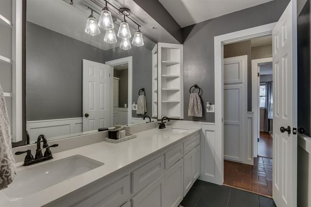 2717 Charleston Road, Edmond, OK 73025