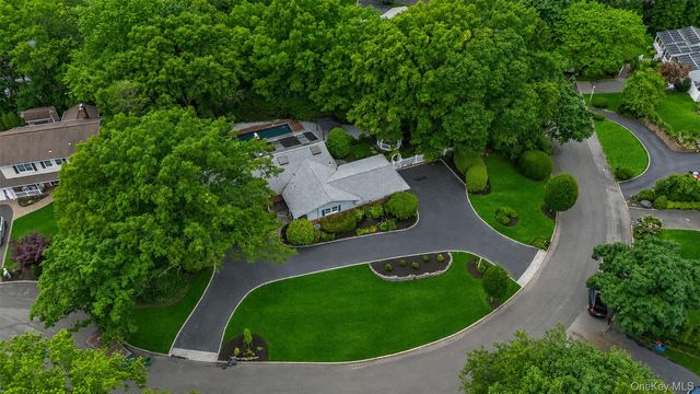 15 Veronica Court, Smithtown, NY 11787