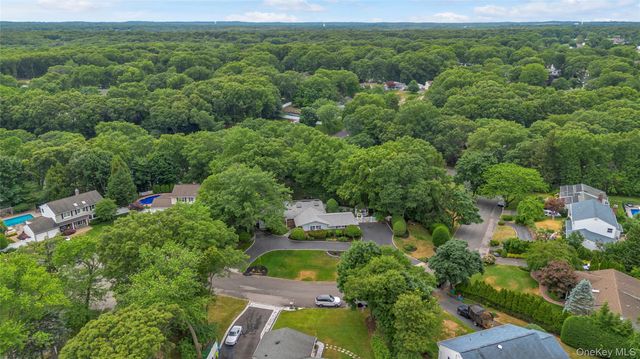 15 Veronica Court, Smithtown, NY 11787