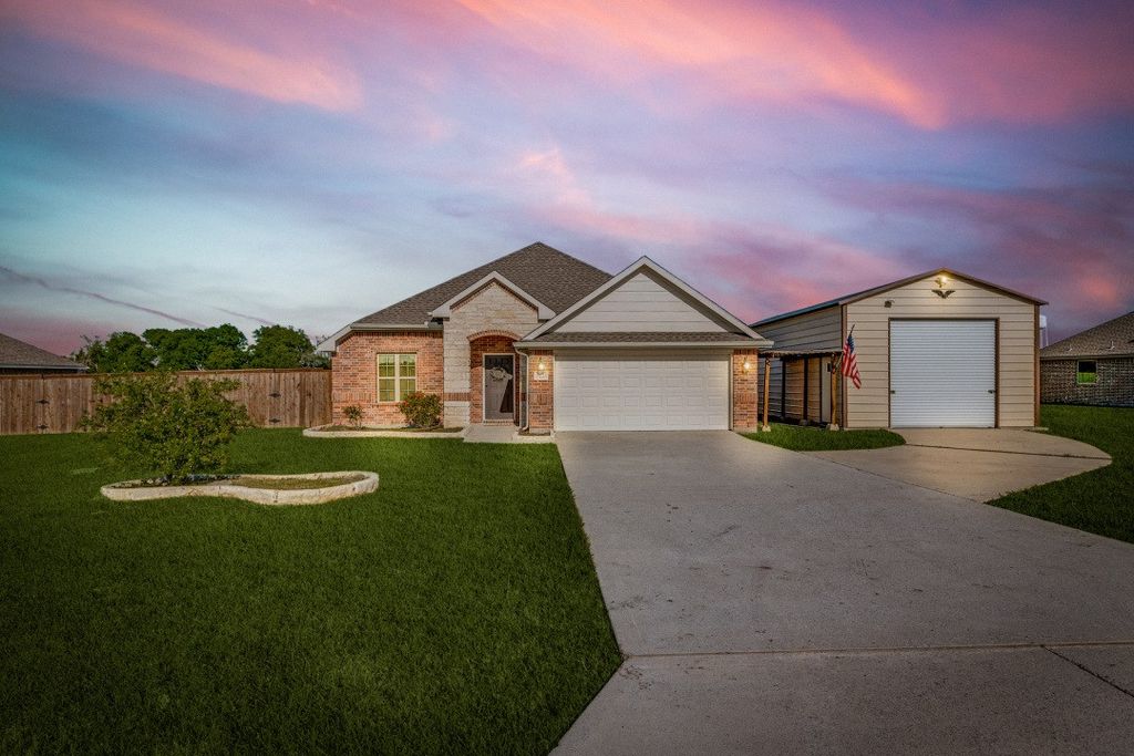 3123 Gunsmoke Drive, Farmersville, TX 75442