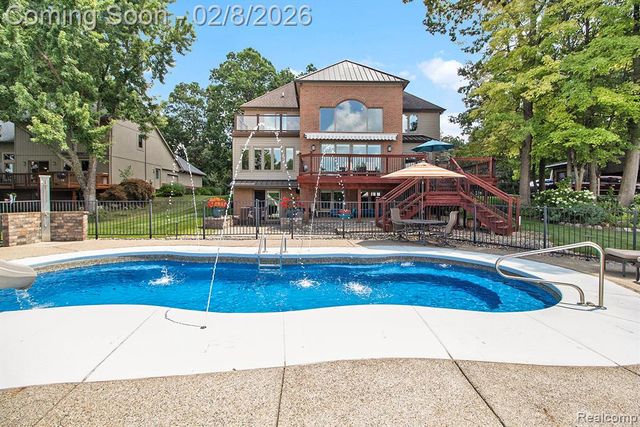 4973 Parview Drive, Clarkston, MI 48346