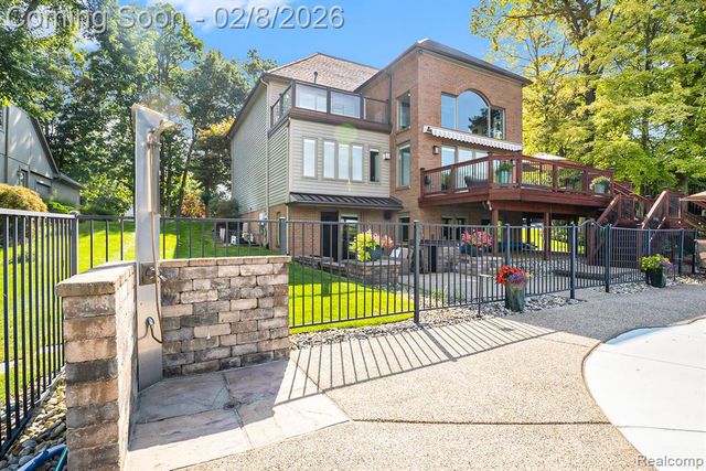 4973 Parview Drive, Clarkston, MI 48346