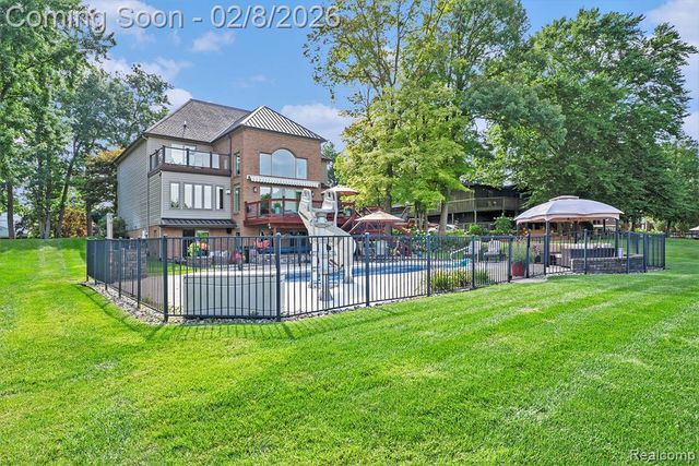 4973 Parview Drive, Clarkston, MI 48346