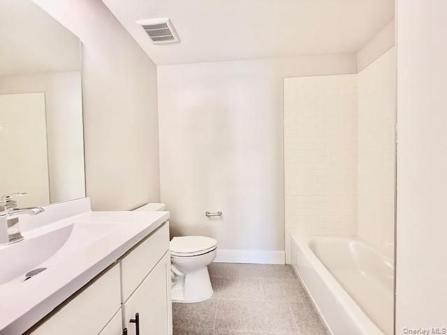 40 St George Drive, Shirley, NY 11967