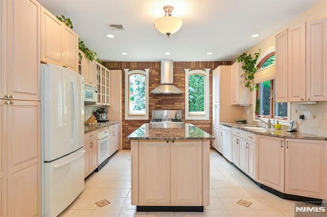 111 Magnolia Avenue, Cresskill, NJ 07626