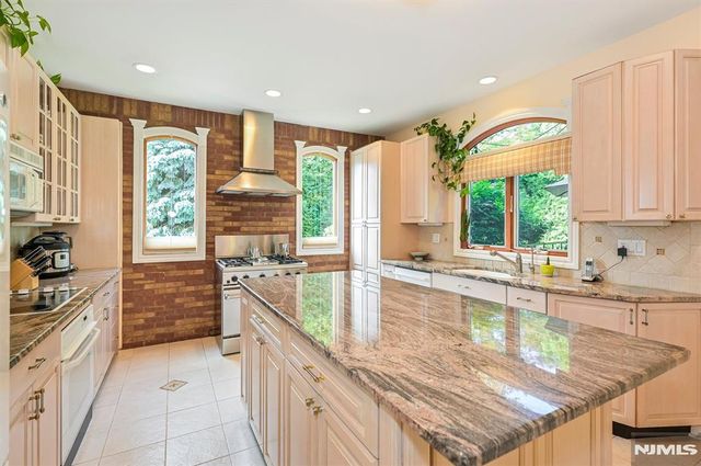 111 Magnolia Avenue, Cresskill, NJ 07626