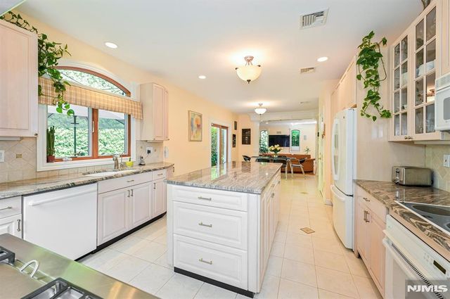 111 Magnolia Avenue, Cresskill, NJ 07626
