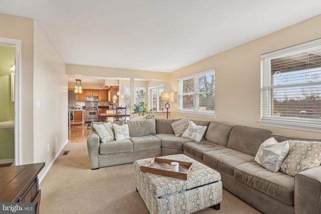 54 S COUNTY LINE RD, Telford, PA 18969