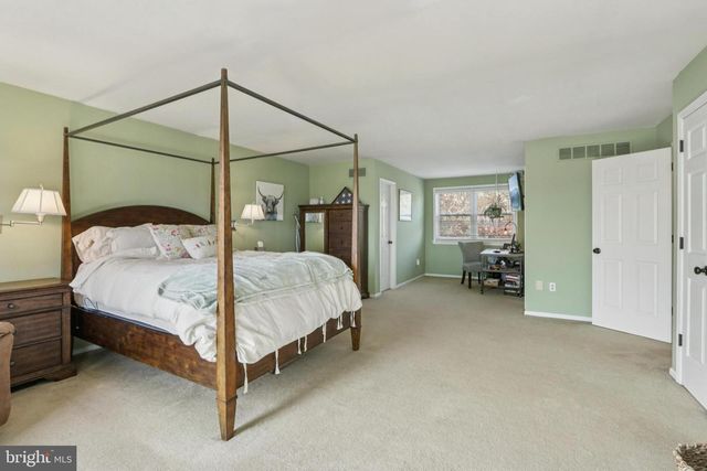 54 S COUNTY LINE RD, Telford, PA 18969