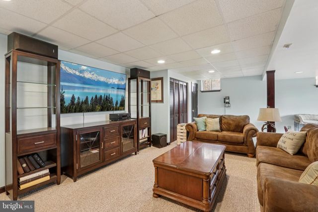 54 S COUNTY LINE RD, Telford, PA 18969